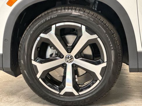 New 2026 Volkswagen Tiguan SE FWD image 25