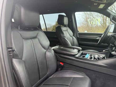 Used 2024 Jeep Wagoneer Series II w/ Flexible Seating Group image 25