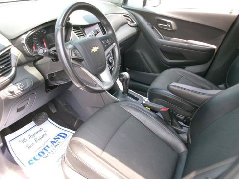 Used 2022 Chevrolet Trax LT w/ Driver Confidence Package AWD/4WD image 12