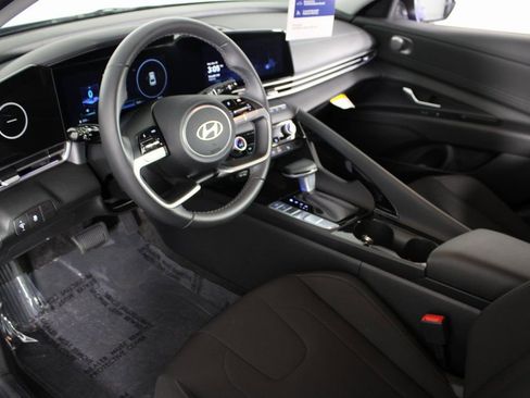 Certified 2025 Hyundai Elantra SEL image 16