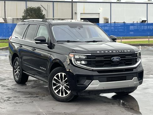 Used 2025 Ford Expedition Platinum AWD/4WD image 3