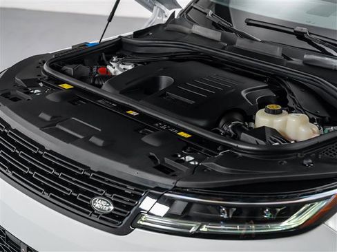 New 2025 Land Rover Range Rover Sport SE image 10