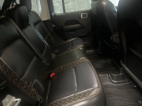 Used 2022 Jeep Wrangler Unlimited Sahara AWD/4WD image 29
