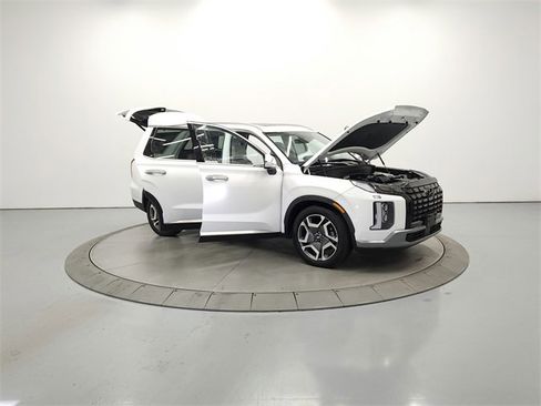 Used 2024 Hyundai Palisade Limited image 9