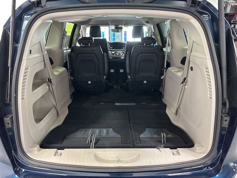 Used 2023 Chrysler Pacifica Touring-L FWD image 54