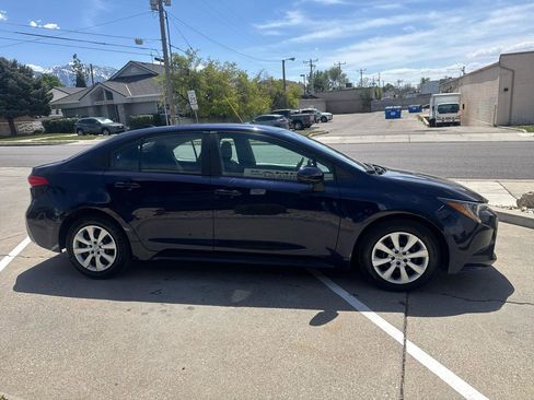Used 2022 Toyota Corolla LE FWD image 4