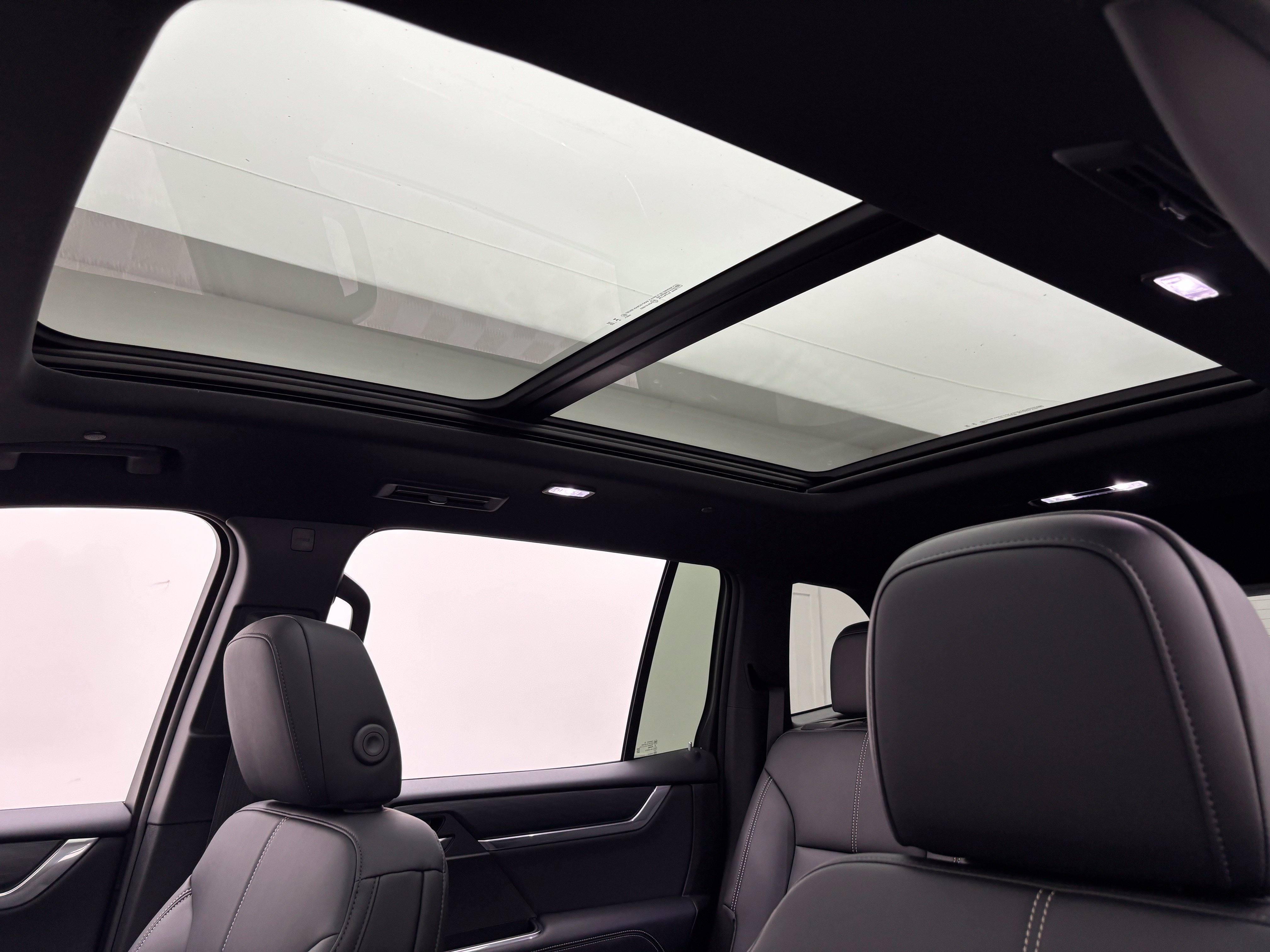 New 2027 GMC Acadia Elevation w/ Elevation Premium Package AWD/4WD image 5