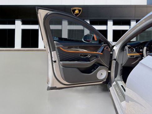 Used 2024 Bentley Flying Spur W12 image 23