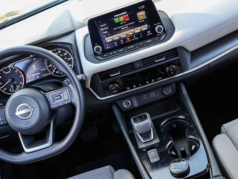 Used 2023 Nissan Rogue SV image 19