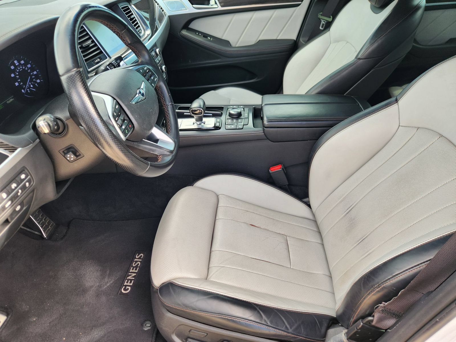 Used 2018 Genesis G80 3.3T Sport RWD image 13