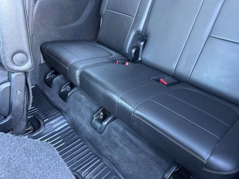 Used 2020 Chevrolet Traverse LT w/ LPO, Blackout Package image 19