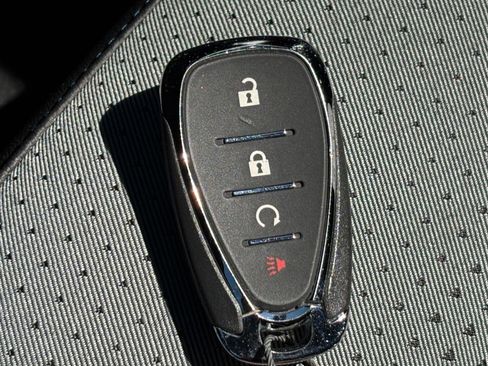 Used 2025 Chevrolet Trax LT w/ LT Convenience Package FWD image 23
