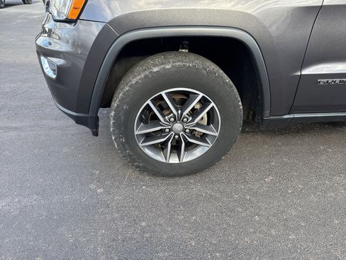 Used 2018 Jeep Grand Cherokee Limited image 11