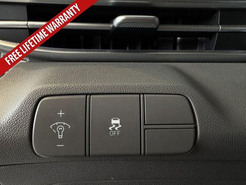 Used 2025 Hyundai Elantra SEL FWD image 34