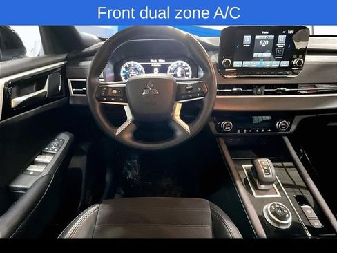 Used 2023 Mitsubishi Outlander SE Black Edition image 11