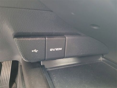 Used 2024 Toyota Camry SE image 19