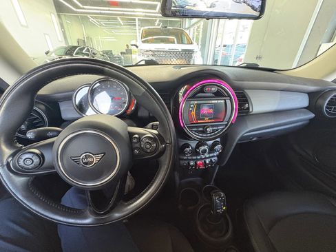 Used 2021 MINI Cooper 2-Door Hardtop FWD image 7