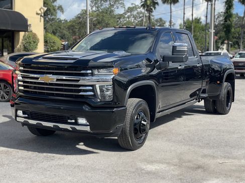 Used 2022 Chevrolet Silverado 3500 High Country w/ Safety Package II image 9