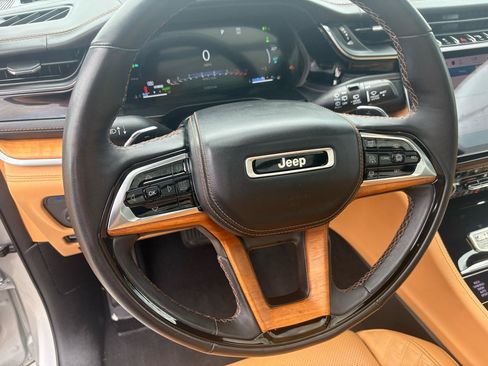 Used 2023 Jeep Grand Cherokee Summit AWD/4WD image 17