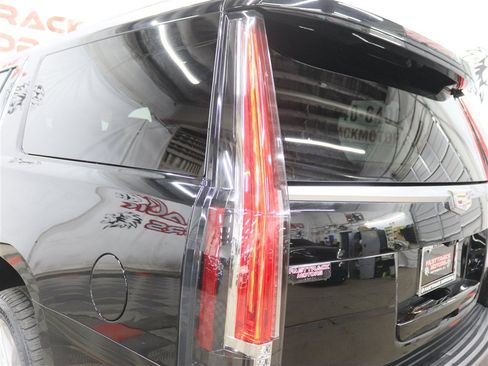 Used 2018 Cadillac Escalade ESV Platinum AWD/4WD image 9