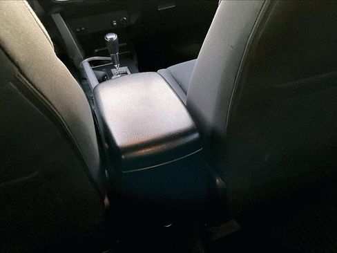 Used 2018 Toyota RAV4 XLE image 10