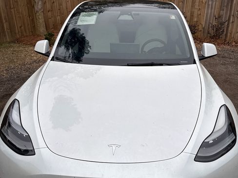 Used 2022 Tesla Model Y Performance image 23