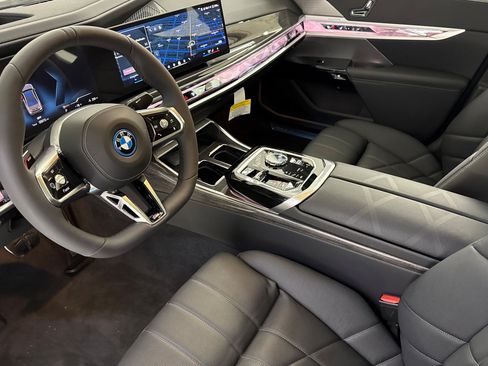 Used 2026 BMW i7 eDrive50 w/ M Sport Package RWD image 4