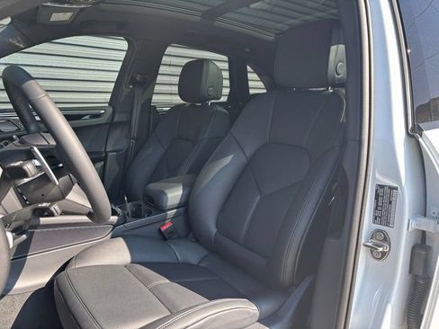Certified 2026 Porsche Macan AWD/4WD image 5