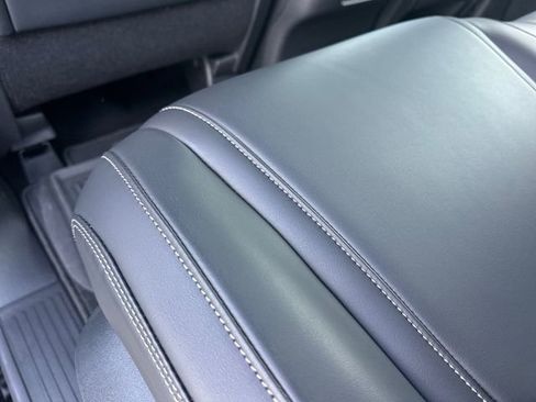 Used 2025 Nissan Armada SV image 15