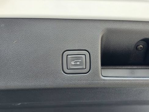 Used 2024 Chevrolet Equinox EV LT FWD image 7