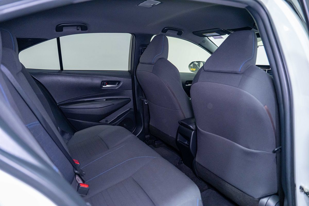 Used 2020 Toyota Corolla SE w/ Carpet Mat Package (TMS) FWD image 17