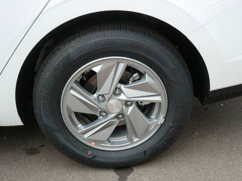 New 2026 Hyundai Elantra SE FWD image 4
