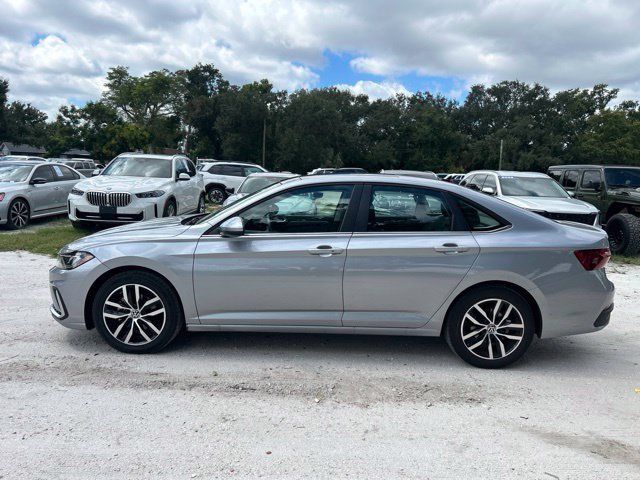 Used 2025 Volkswagen Jetta SE FWD image 17