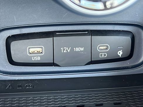Certified 2024 Hyundai Venue Limited FWD image 25