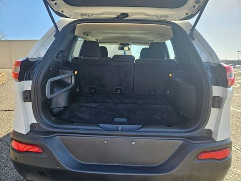 Used 2017 Jeep Cherokee Sport w/ Safety Group AWD/4WD image 8