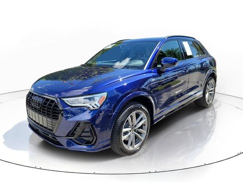 Used 2025 Audi Q3 2.0T Premium w/ Black Optic Sport Package AWD/4WD image 2