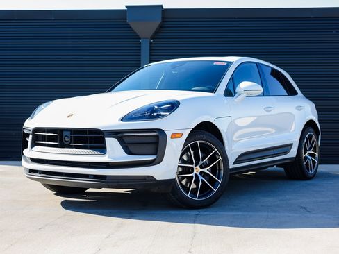 Certified 2025 Porsche Macan image 1