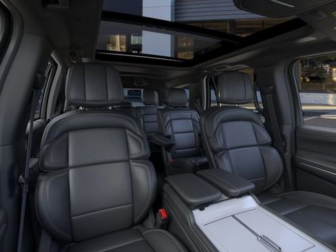New 2026 Lincoln Navigator Reserve w/ Jet Appearance Package AWD/4WD image 11