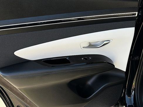Certified 2023 Hyundai Tucson Limited AWD/4WD image 9