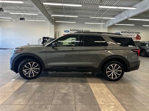 Used 2025 Ford Explorer ST-Line AWD/4WD image 16