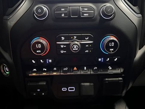 Used 2022 Chevrolet Silverado 1500 LTZ w/ LTZ Premium Package AWD/4WD image 31