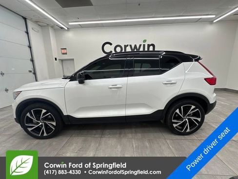 Used 2021 Volvo XC40 T5 R-Design w/ Protection Package Premier image 2