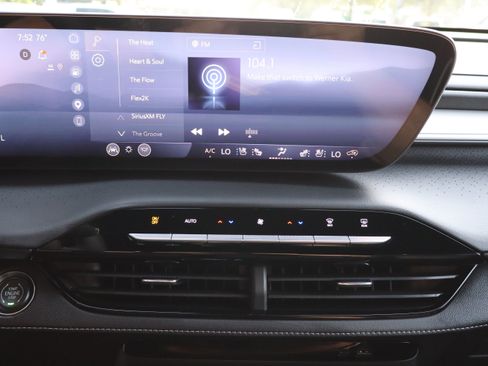 Used 2026 Buick Enclave Avenir w/ Super Cruise Package FWD image 37