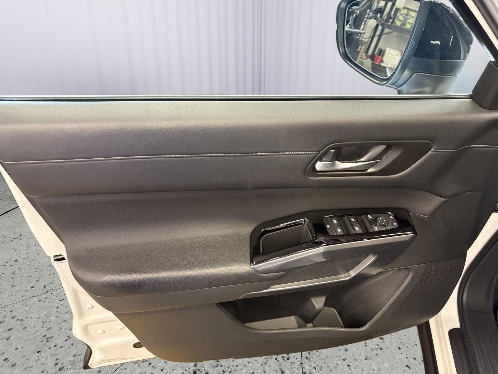 Used 2024 Nissan Pathfinder SL AWD/4WD image 26