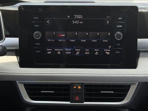 New 2025 Volkswagen Taos SE FWD image 18