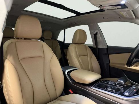 Used 2019 Audi Q8 Premium Plus AWD/4WD image 28
