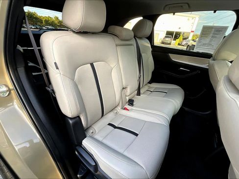 Used 2025 MAZDA CX-70 Plug-In Hybrid w/ Premium Pkg image 19