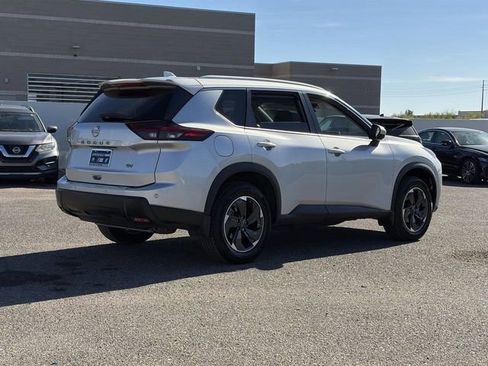 Used 2024 Nissan Rogue SV w/ SV Premium Package image 6