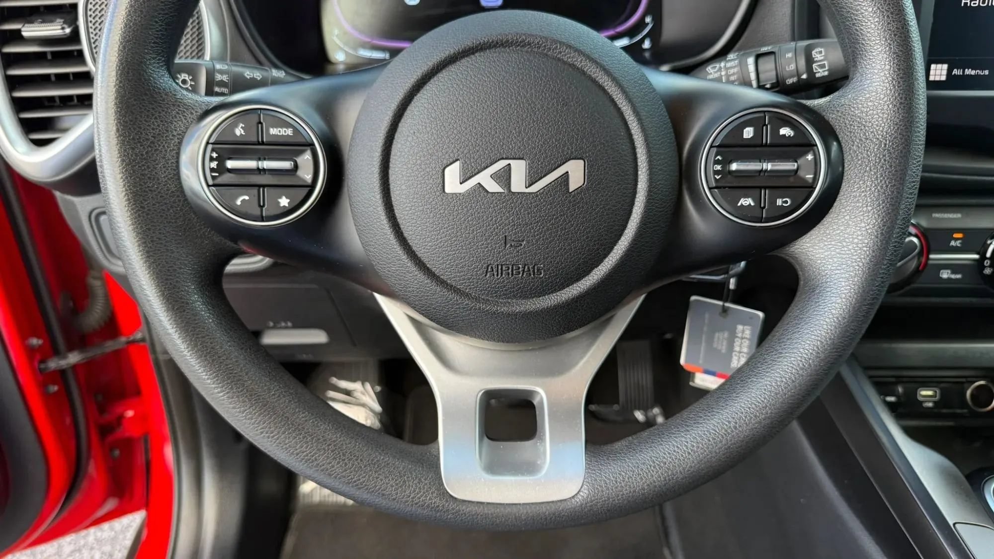 Used 2024 Kia Soul LX w/ LX Technology Package FWD image 17