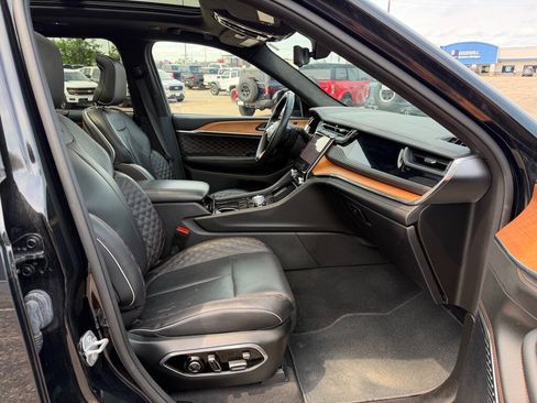 Used 2023 Jeep Grand Cherokee Summit AWD/4WD image 28